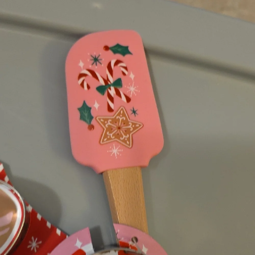 (J64) Dolly Parton Pink and Brown Cookie Cutter Set with Spatula